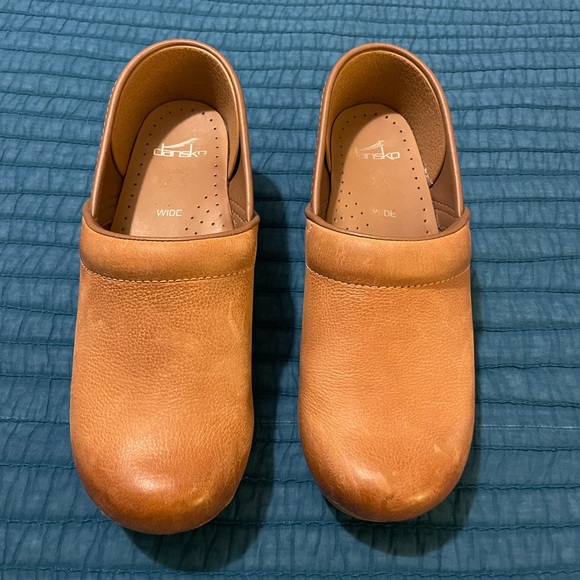 EUC Dansko professional 39 wide honey - Picture 1 of 3